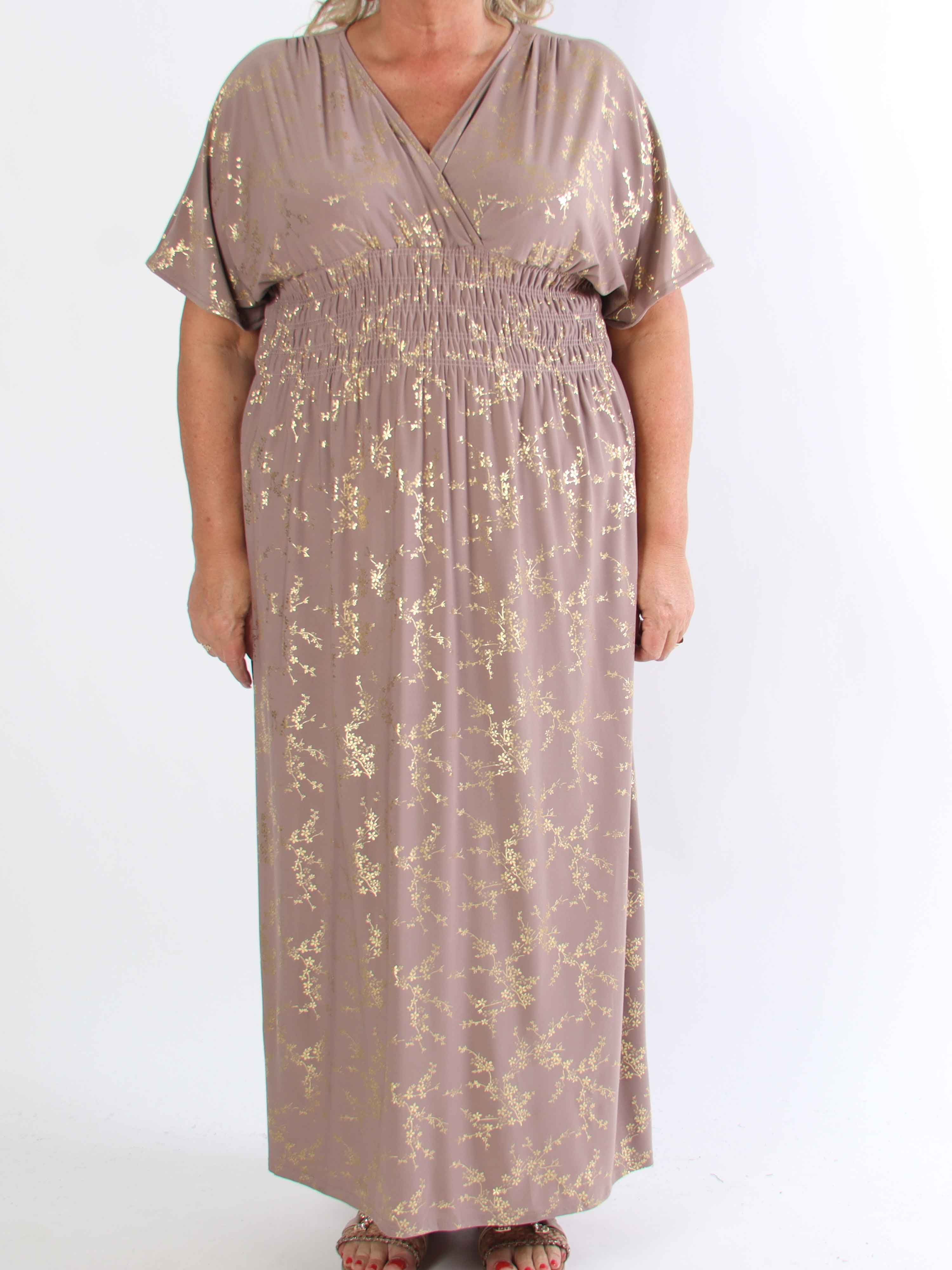 Pams Gold - Ensfarvet plus size kjole med gulddetaljer
